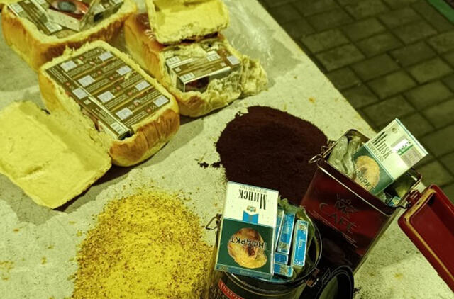 Kavos dėžutėse ir duonos kepaluose slėptos cigaretės