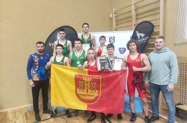 KLAIPĖDOS KOMANDA. Klaipėdos graikų-romėnų imtynininkai Lietuvos jaunių čempionate puikiai reprezentavo mūsų miesto vardą. Asmeninio archyvo nuotr.
