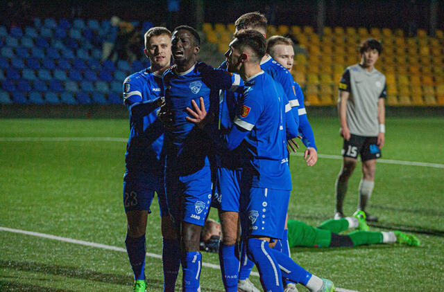 VILTIS. Tikimasi, kad šį sezoną Klaipėdos „Neptūno“ futbolininkus ilgai matysime turnyro lentelės viršūnėje, o čempionato finišas bus vainikuotas ir medaliais. Patys ekipos atstovai sau kelia aukščiausius tikslus - tapti čempionais ir į Klaipėdą sugrąžinti Lietuvos futbolo A lygos kovas.  ELMedija nuotr.