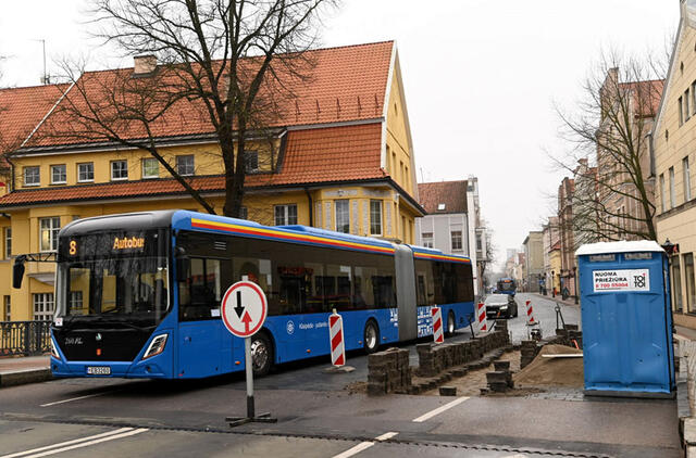 REMONTAS. Tiltų gatvės grindinio remonto darbai turėtų būti baigti iki vasaros. Vitos JUREVIČIENĖS nuotr.