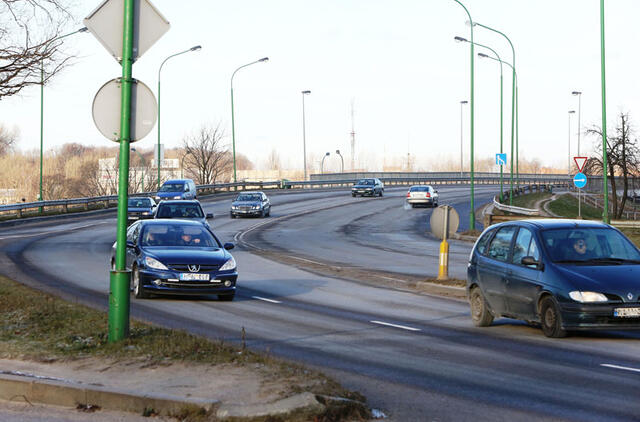POKYČIAI. Eismo dalyviai nuo balandžio privalo iš naujo vertinti taisykles ir padėtį keliuose. Redakcijos archyvo nuotr.