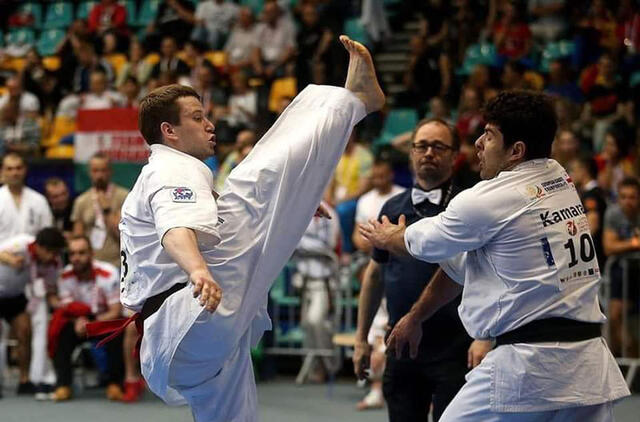 MEISTRIŠKUMAS. Eventas Gužauskas nuolat karatė sirgalius džiugina įspūdinga kovos technika ir efektingais kojų smūgiais. Algimanto BARZDŽIAUS ir asmeninio archyvo nuotraukos