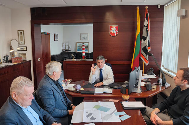 Įvyko pirmasis susitikimas su pastatą projektuosiančios UAB „Medstatyba“ atstovais.  Neringos savivaldybės nuotr.