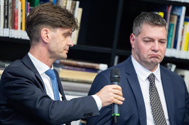 Ignas Vėgėlė, Andrius Mazuronis