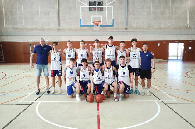 GERIAUSI. Štai ši Klaipėdos krepšinio mokyklos komanda žibėjo tarp 200 Ispanijos krepšinio turnyro komandų. Klaipėdos KM nuotr.