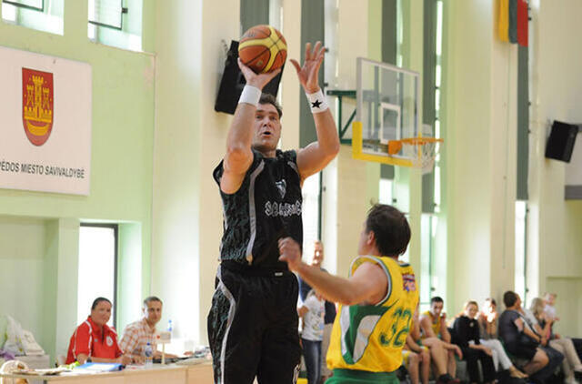 ISTORIJA. Ypatingo dėmesio sulaukė 2011 metais vykęs 35-asis K. Budrio šeimų krepšinio turnyras, kuriame pirmą kartą dalyvavo ryškiausios Lietuvos krepšinio žvaigždės - Arvydo Sabonio šeimos komanda.