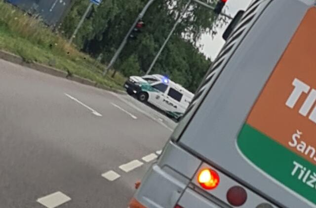 Dėl vairuotojų muštynių transporto eismas Jūrininkų prospekto ir Šilutės plento sankryžoje trumpam sustojo