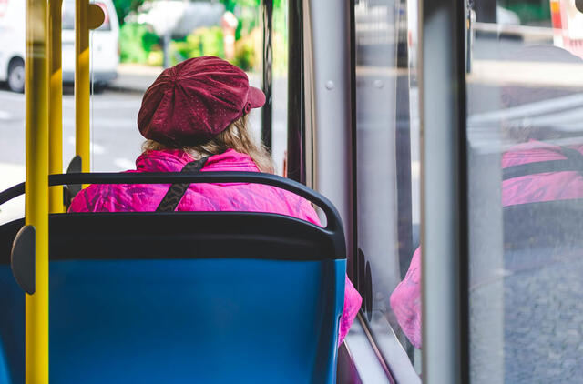 Autobusas, senjorė