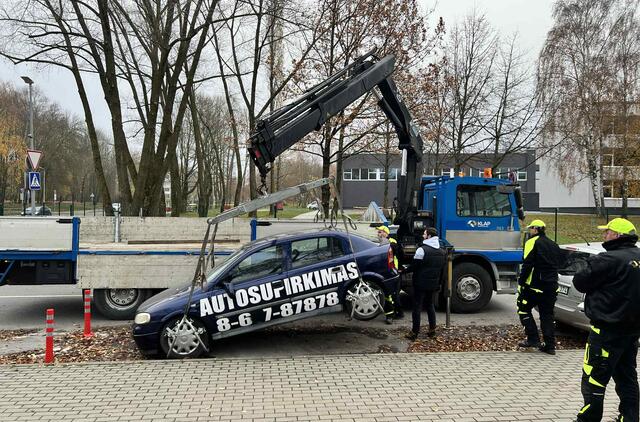 Nukeliamas automobilis