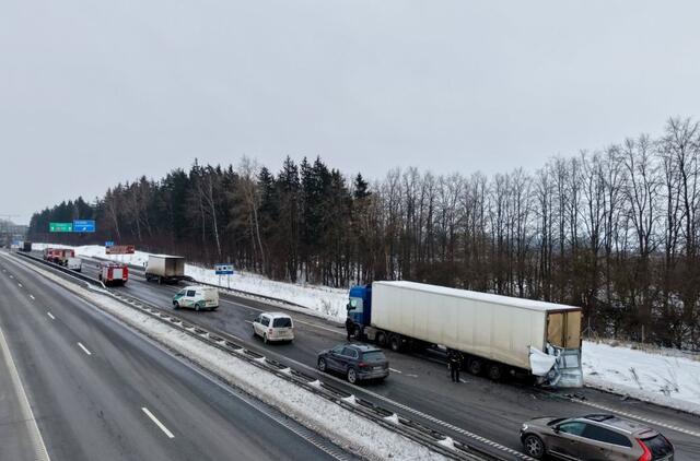 Avarija magistralėje Kaunas–Vilnius