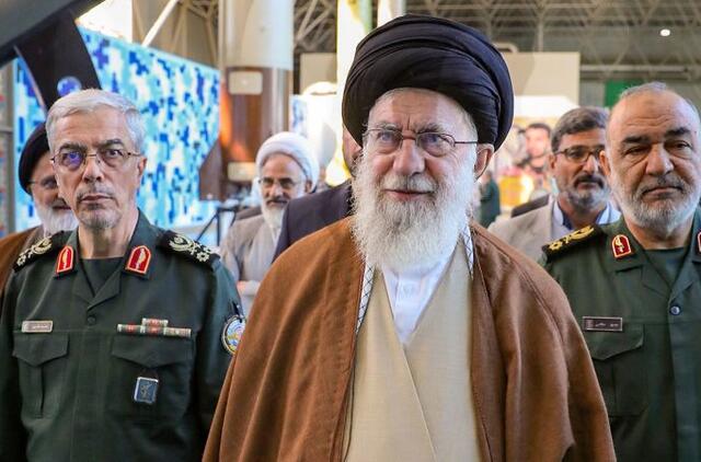 Ali Khamenei ir jo aplinka
