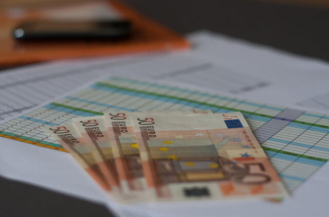 Fiktyvūs sandoriai, bankrotai ir skolos