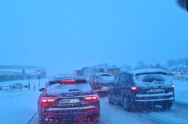 Pūga vairuotojus privertė prisiminti atsargumą