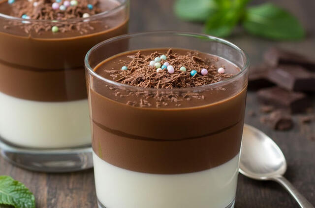 Grietinės ir šokolado želė: švelnus desertas šventiniam stalui