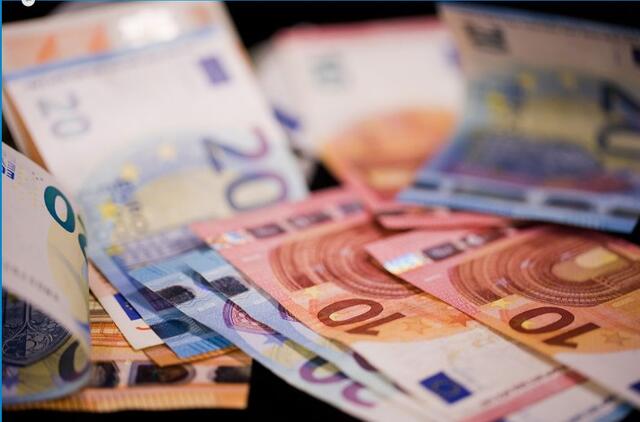 Sukčiai išviliojo dideles sumas