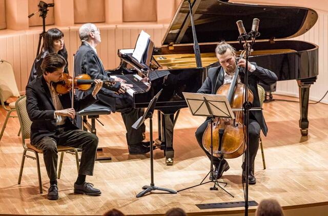 Muzikos vakarai kurhauze