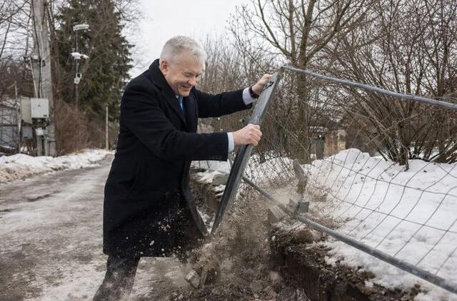 Gitanas Nausėda griauna savo tvorą