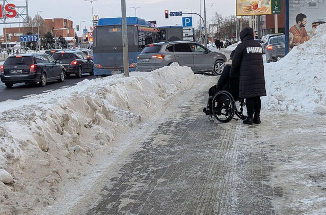 judėjimo negalią turinčių žmonių viešose Klaipėdos vietose sumažėjo