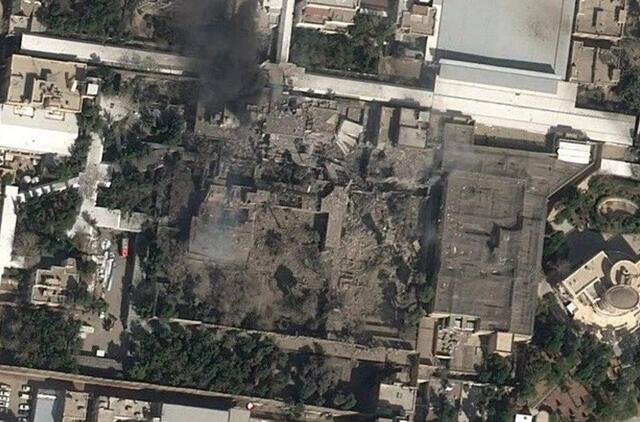 Palydovinėse nuotraukose matyti sunaikinti Khamenei rezidencijos pastatai