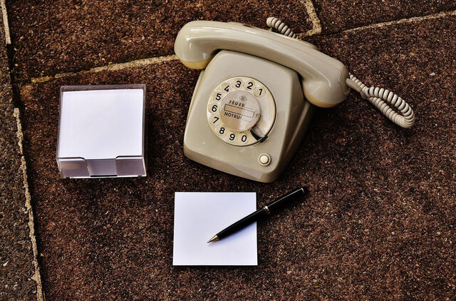 Telefoniniai sukčiai išviliotais pinigais ilgai nesidžiaugė