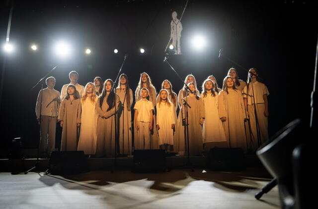 A. Smilgevičiūtė ir grupė Skylė