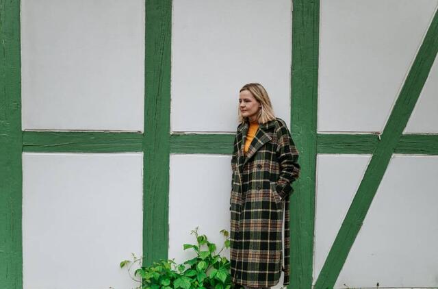 Auksiniai scenos kryžiai, teatras