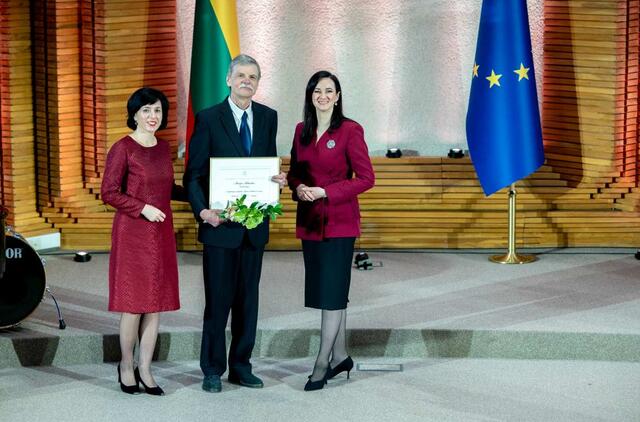 Įteikta premija Marijui Šidlauskui