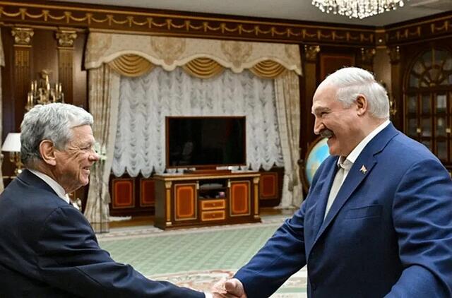 John Cole ir Aleksandras Lukašenka