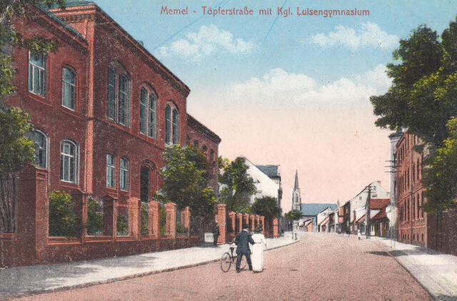 Vienas ryškesnių karalienės Luizės atminimo Klaipėdoje pavyzdžių - jos vardo grąžinimas šiam 1891 m. duris atvėrusiam pastatui, kuriame prieškariu veikė Karališkoji Luizės gimnazija