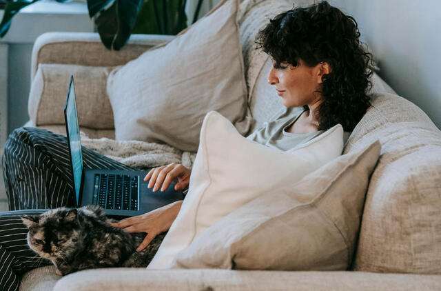 Moteris, kompiuteris, darbas