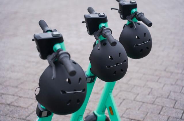 Vagiami paspirtukų šalmai