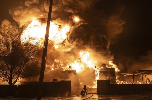 Dronų smūgio vietoje kilo gaisras