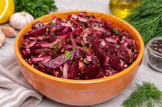 gruziniškas salotas su burokėliais