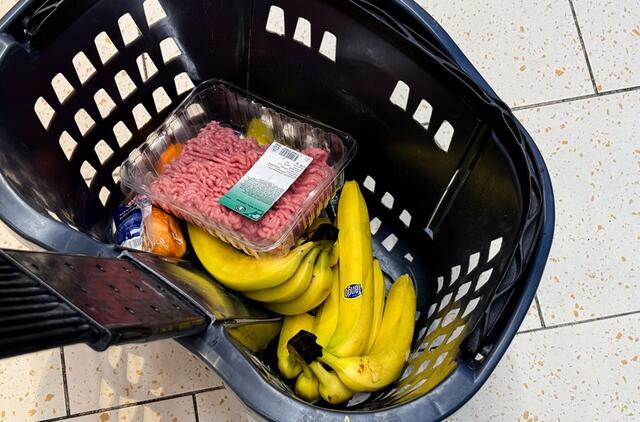 Pirkinių krepšelis parduotuvėje. ELTA / Josvydas Elinskas