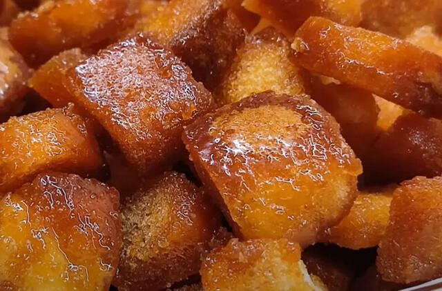 po 7 minučių jau paruošti karameliniai skrebučiai