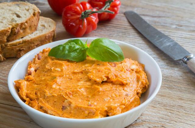 Sviestas su pomidorais