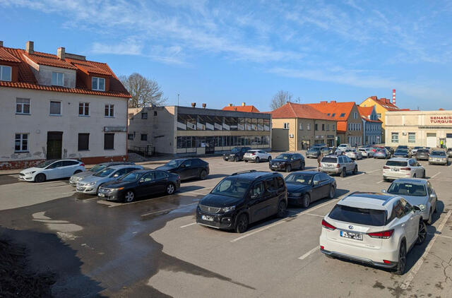 Turgaus aikštė, automobilių stovėjimo aikštelė