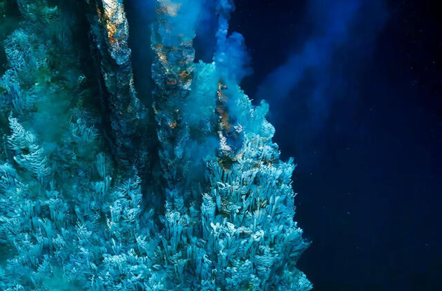 Po Žemės paviršiumi glūdi gyvybės kupini vandenynai