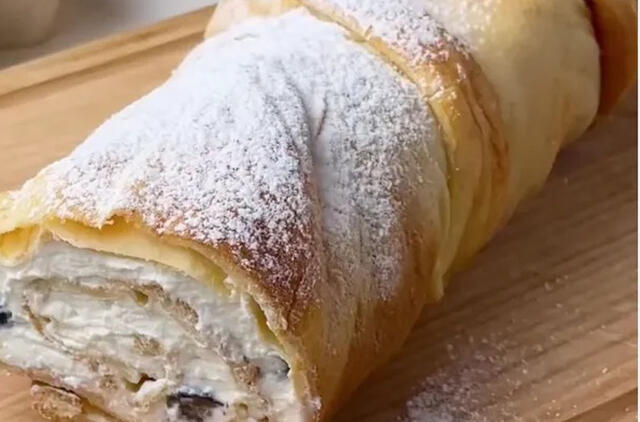 Skoniau už bet kurį tortą: lengvas suomiškas blynas su varškės įdaru ir uogomis