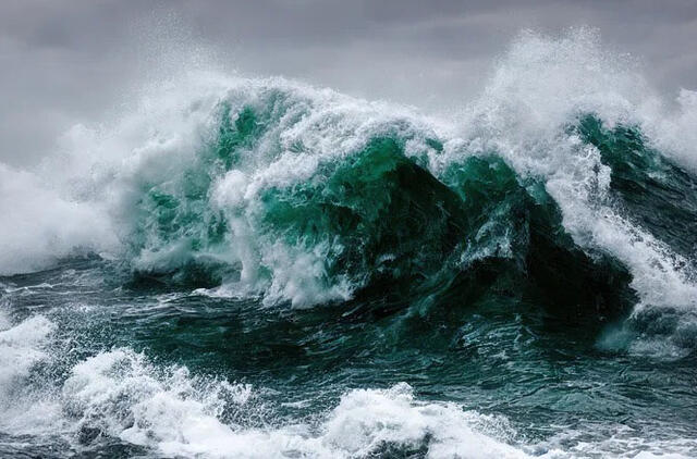 Milžiniška banga užgrius krantą per kelias minutes