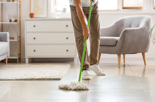 kaip tinkamai plauti grindis