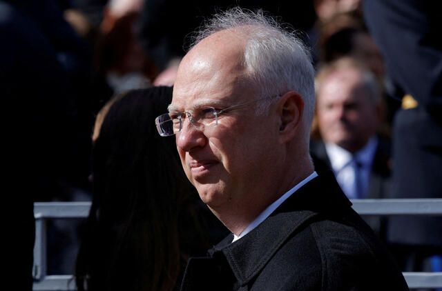 Putino pasiuntinys Dmitrijevas atvyko į JAV derybų su Trumpo atstovais