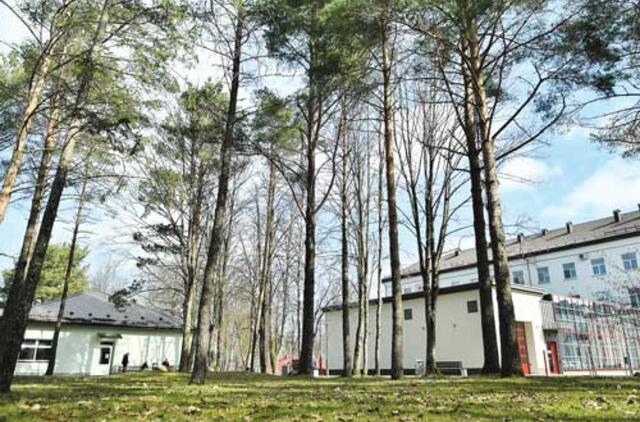 Kretingos ligoninė kaimynystėje įkurdintus Nakvynės namus pakenčia, tačiau prie jų papildomo būsto išgeriantiems asmenims nenorėtų.