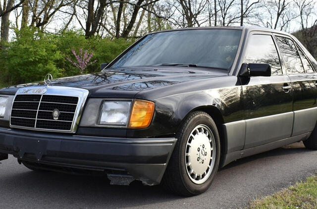 Vokiška kokybė: aukcione parduodamas Mercedes-Benz W124, kurio rida viršija 1,6 mln. km