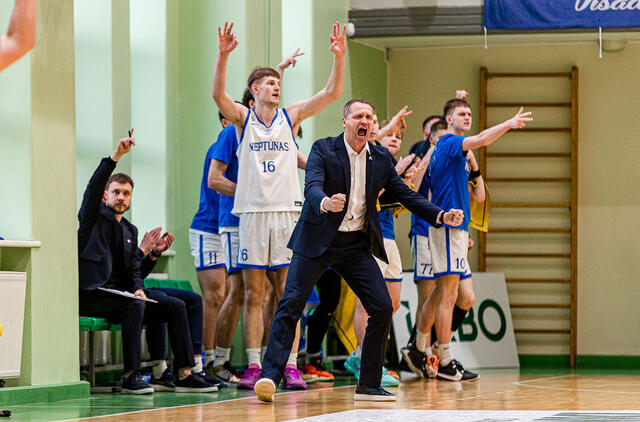 Tomas Gaidamavičius kartu su komandos nariais