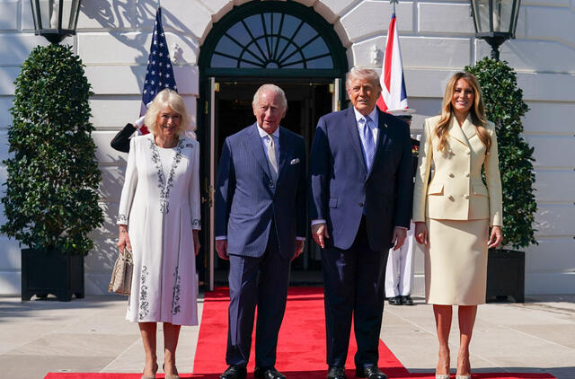 Trumpas Baltuosiuose rūmuose priėmė Didžiosios Britanijos karalių ir karalienę