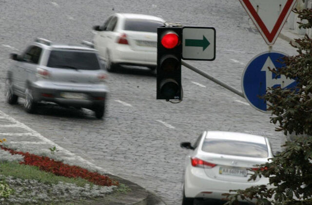 Kodėl kelyje lėtesni automobiliai visada jus pasiveja?
