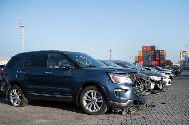 Automobiliai iš JAV, konteineriai, Klaipėdos uostas