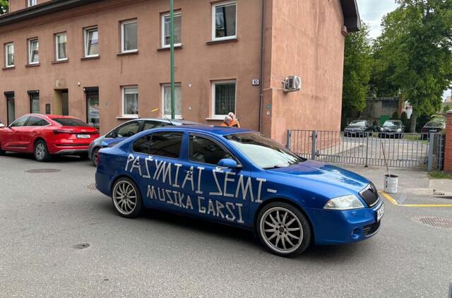 Užrašai ant automobilių