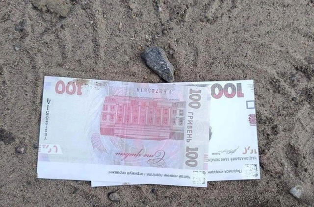 Rusija prieš gegužės 9 dieną Ukrainos pasienio rajonuose iš dronų mėto netikrus banknotus